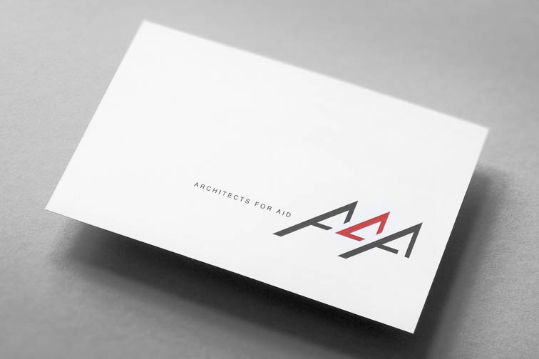 weiße Postkarte mit A4A-Logo vor grauem Hintergrund