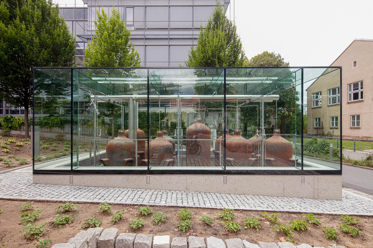 Architekturfotografie: Seitenansicht des Ganzglasgebäudes