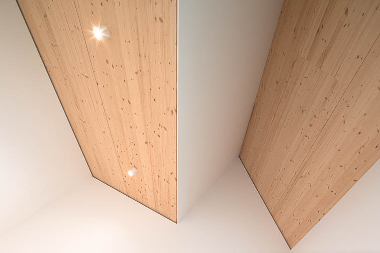 Deckenuntersicht der Brettsperrholzdecken in der Aufstockung