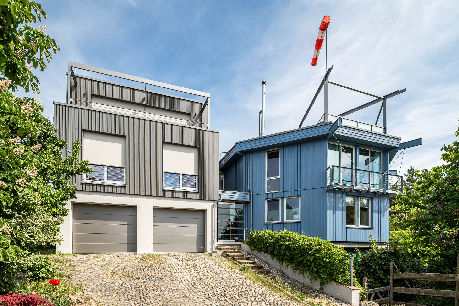 Sanierung und Erweiterung eines Holzhauses in Markkleeberg, Straßenansicht