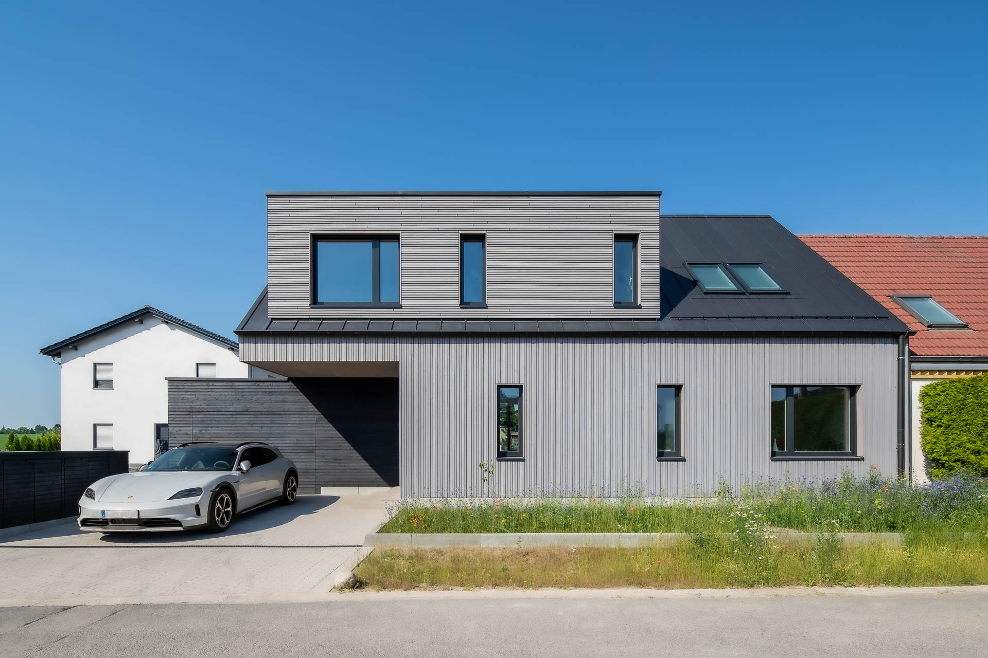 Straßenansicht Doppelhaushälfte in Holzbauweise in Leipzigses in Markkleeberg, Straßenansicht
