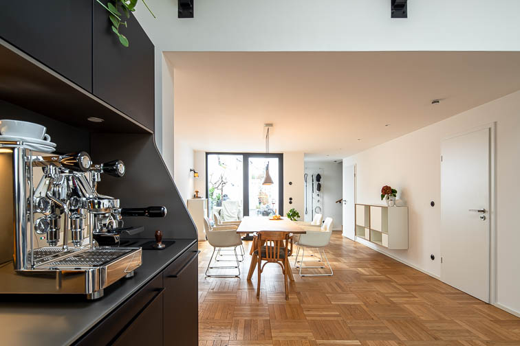 Innenraumperspektive als Zentralperspektive mit Sideboard und Esstich, Wohnloft Bonn