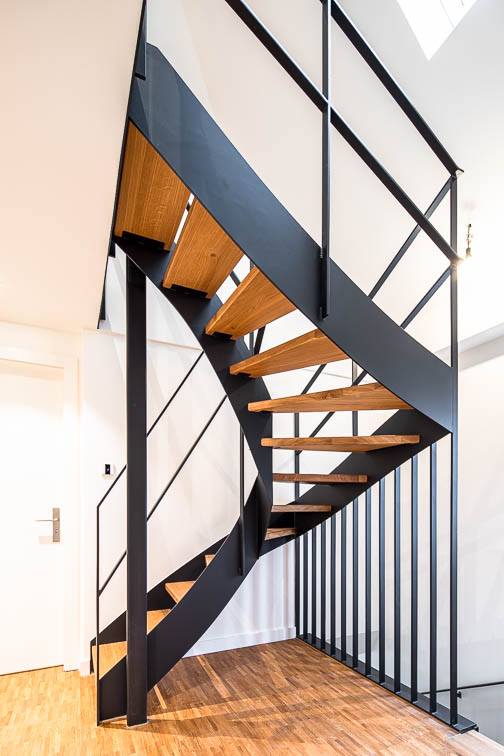 Gelaserter Stahl: die neue Treppe zum Dachgeschoss